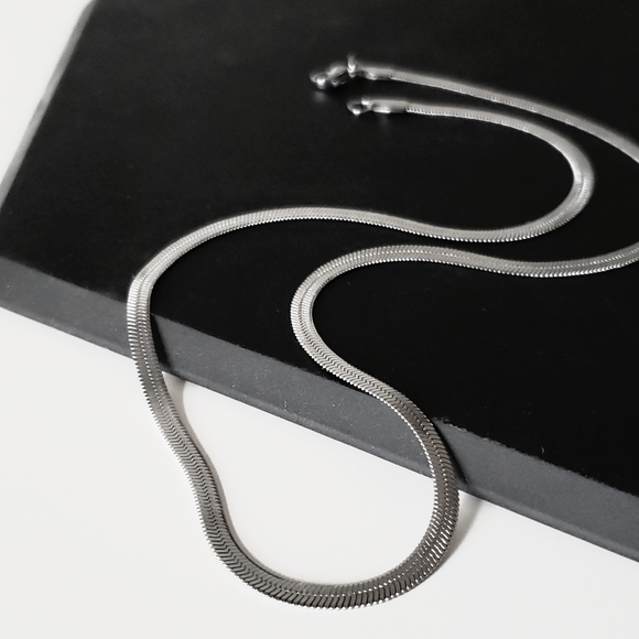 NEW 4MM Stainless Steel Silver Flat Herringbone Snake Chain Necklace - Picture 2 of 9